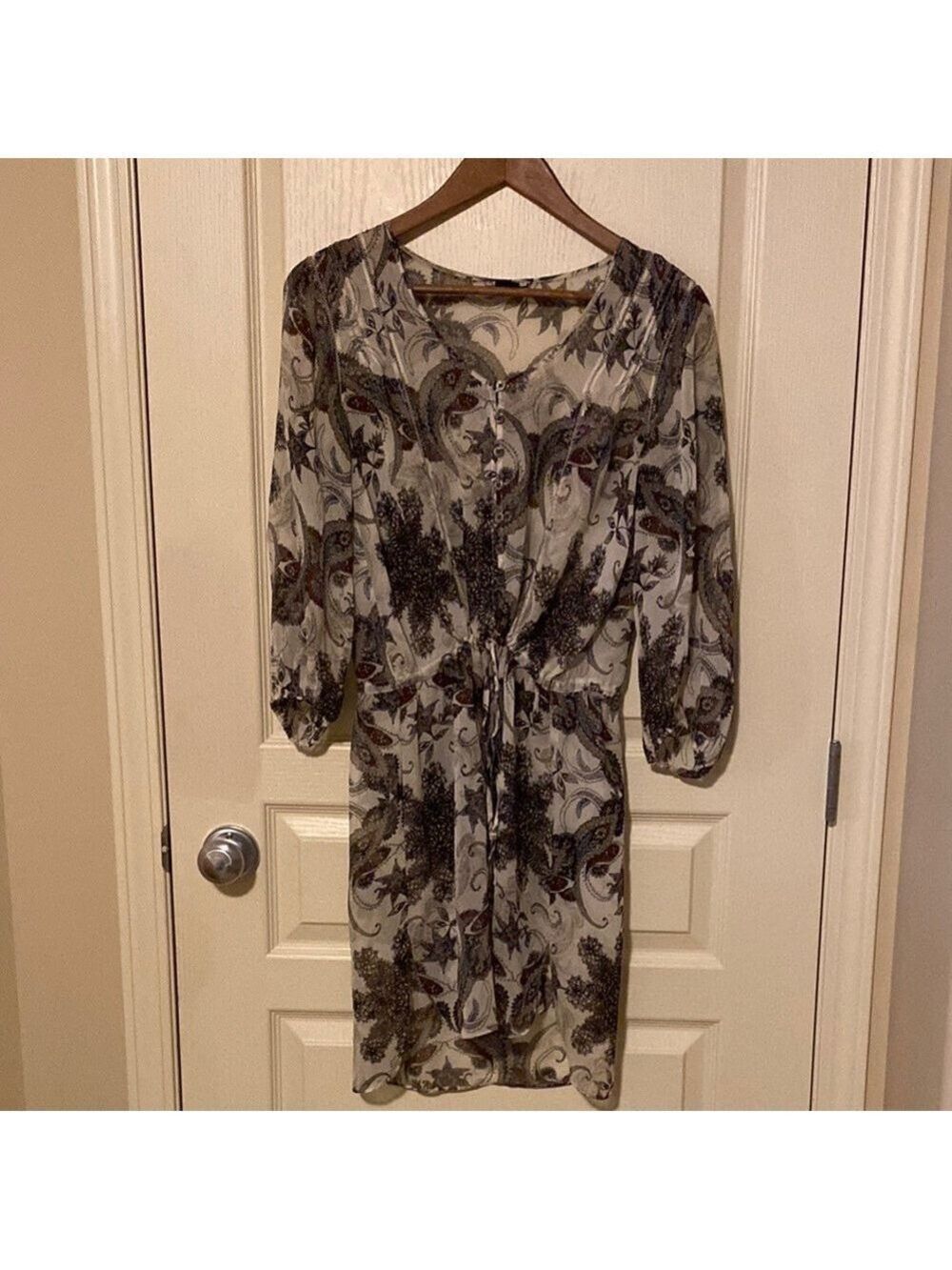 40. Club Monaco| Silk Paisley Print Dress. Small medium - Picture 4 of 14